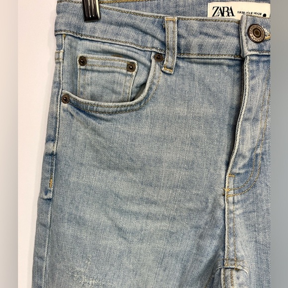 Zara Light Washed Mid Rise Distressed Raw Hem Stretch Skinny Jeans Size 6 - Picture 3 of 11